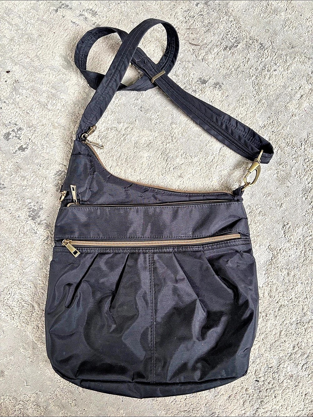 Travelon Anti-Theft Classic Hobo Crossbody Bag Black